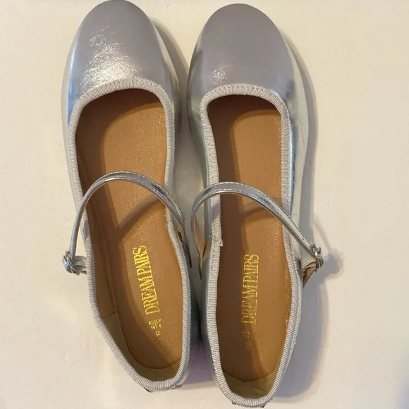 Silver Ballet Flats. Size 8 - Picture 2 of 4